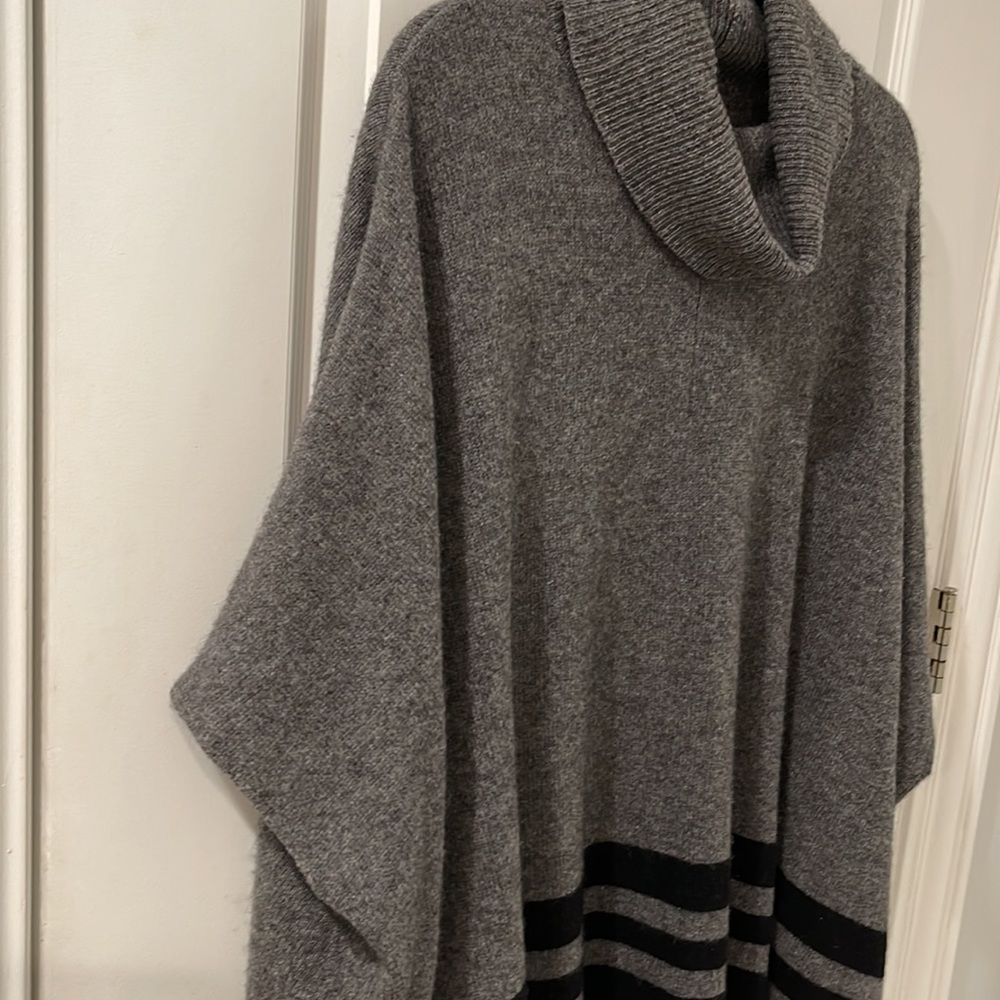 Tahari wool poncho size small - Picture 4 of 6